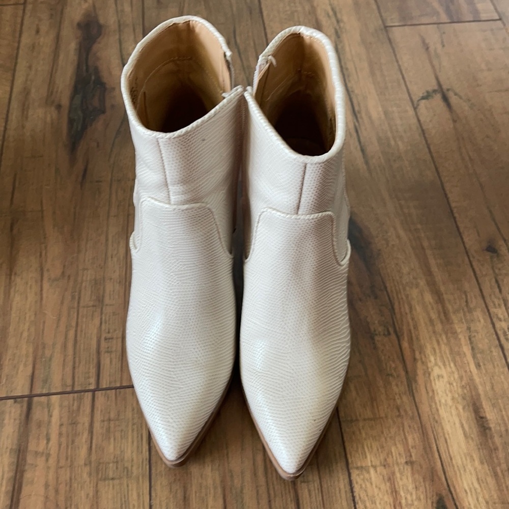 Express cream booties like new